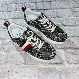 Tommy Hilfiger Animal Print Sneakers Sz 6M